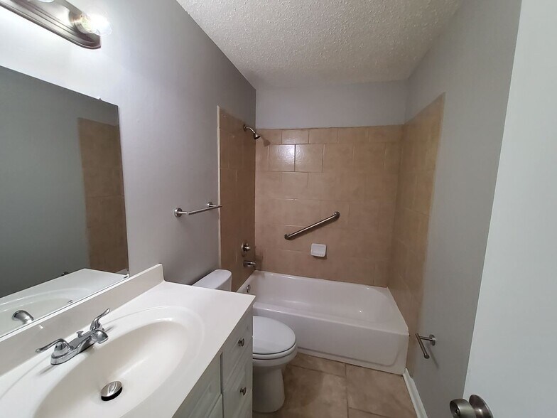 Building Photo - 5233 Breckenwood Dr