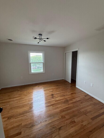 Building Photo - 1221 Windward Ave
