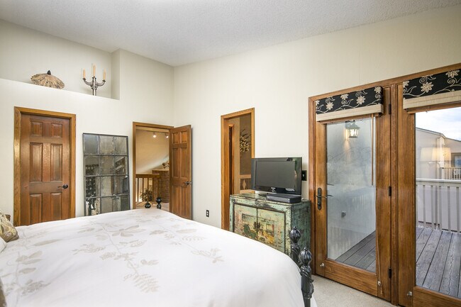 Building Photo - Breathtaking Three Bedroom Townhouse In The Pinery On The Golf Course