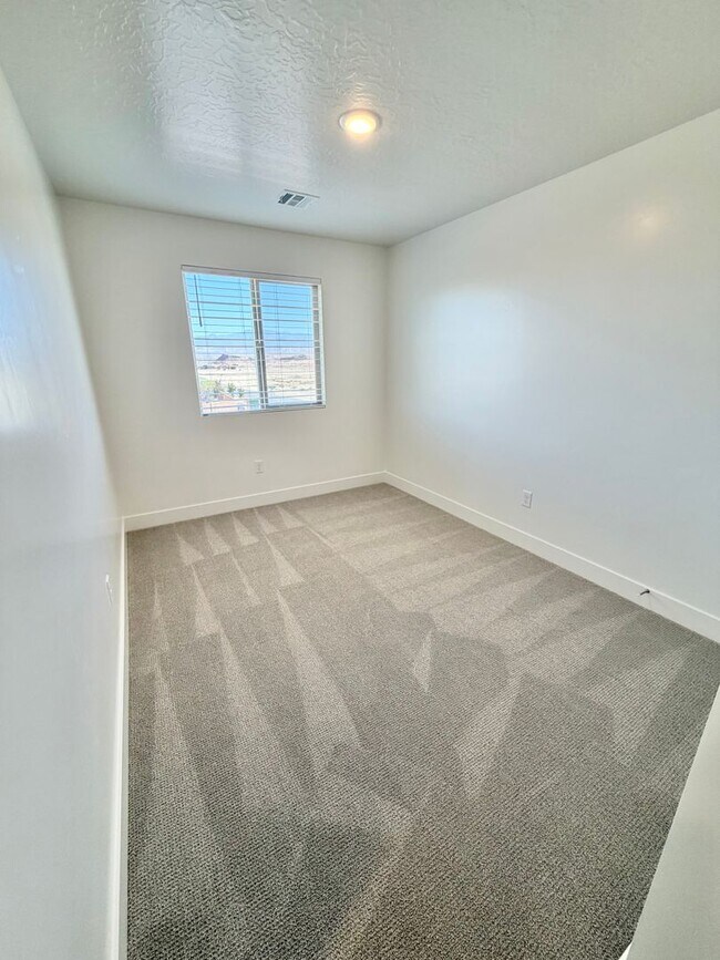 Building Photo - 2375 E Luciano Ln