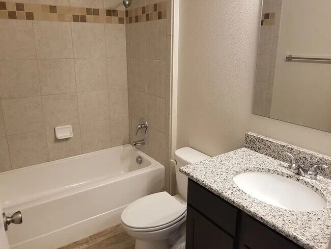 Building Photo - Beautiful 3 bedroom 2 bath home located in a quiet neighborhood