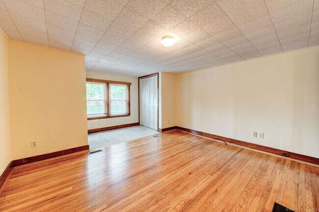 Building Photo - 274 Bristol St
