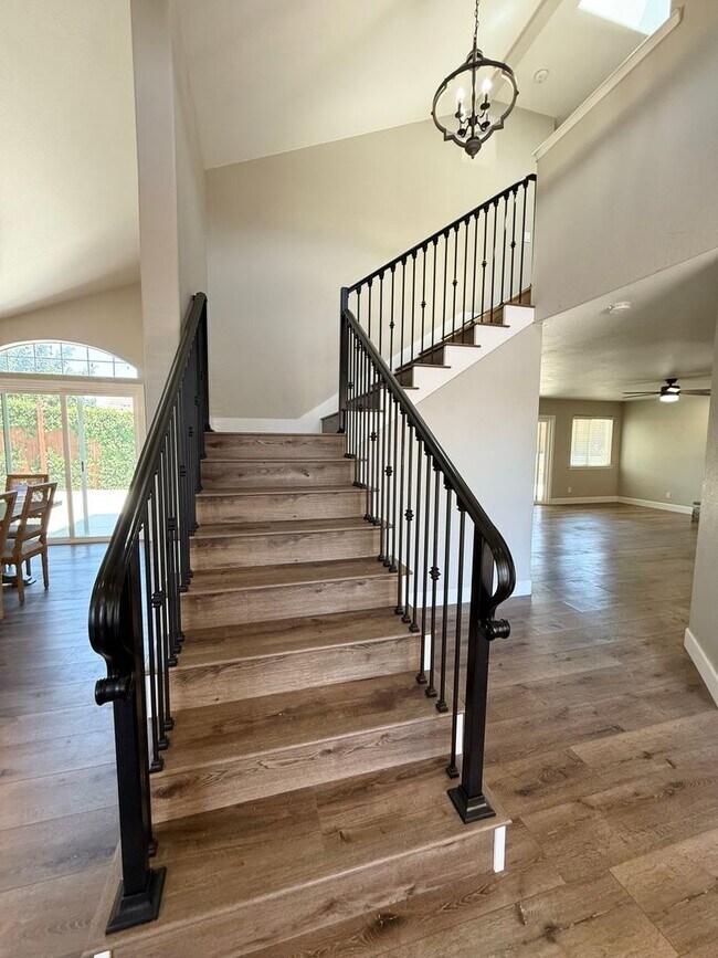 Building Photo - Beautiful 3 Bed 2.5 Bath COMING SOON!!!!