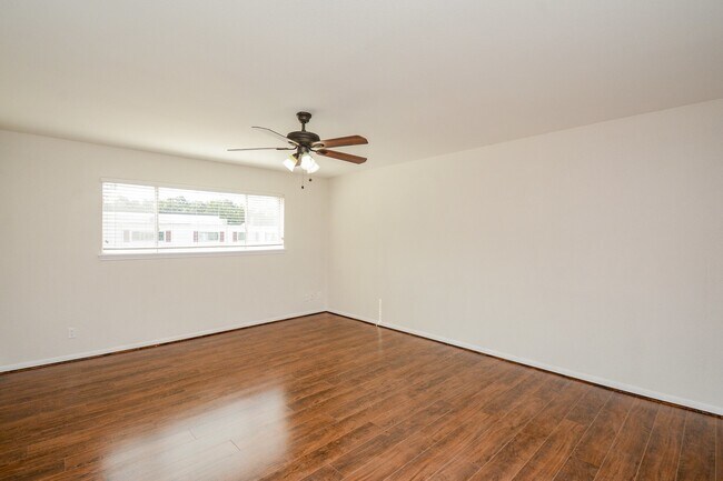 Building Photo - 13282 Trail Hollow Dr