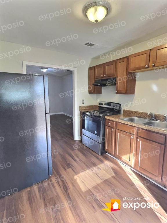 Building Photo - 1910 Center Ave