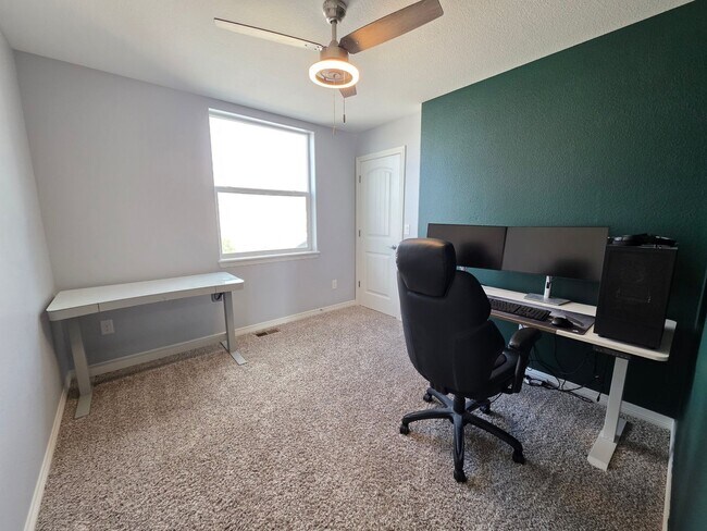 Building Photo - Gorgeous 4 Bed 3 bath Home In Lorson Ranch!!