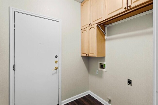 Building Photo - 3112 Burks Ln