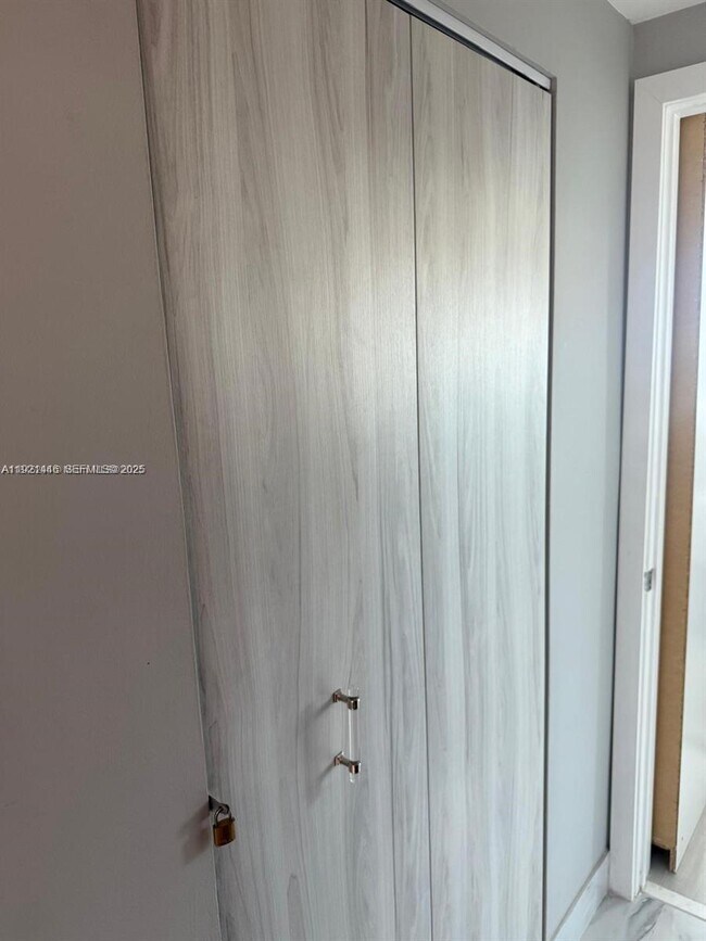 Building Photo - 275 NE 18th St