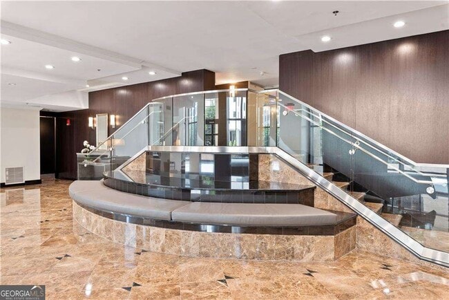 Building Photo - 3481 Lakeside Dr NE