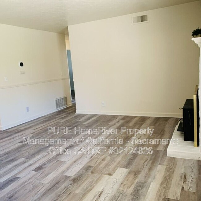 Building Photo - 5320 Andrea Blvd