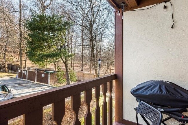 Building Photo - 39 Foxwood Cir