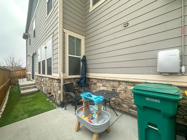 Building Photo - CORNER PAIRED HOME ACROSS THE PARK!