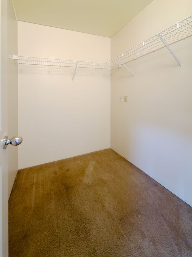 Building Photo - 91-1031 Kaimalie St #4K5