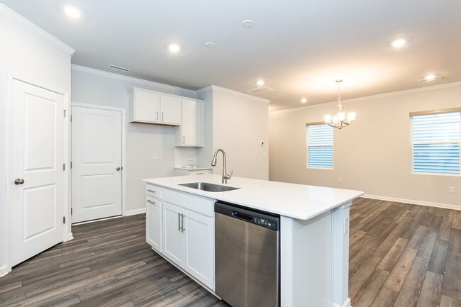 Building Photo - Move In Ready Three Bedroom Home!