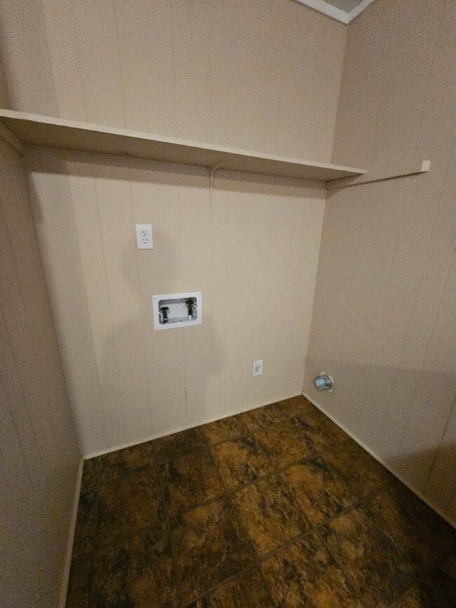 Building Photo - 3 BR near Publix!