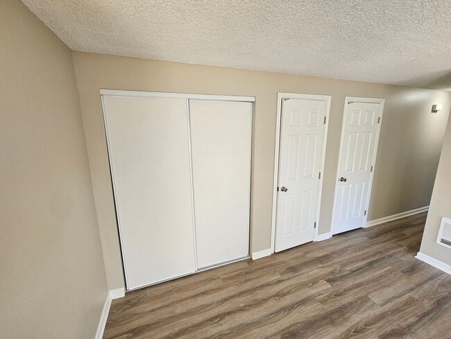 Building Photo - 2535-2537 Wilark Dr NW