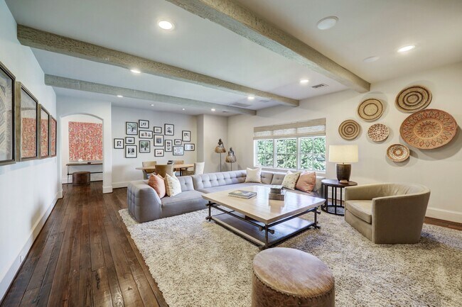 Building Photo - 5610 Lynbrook Dr