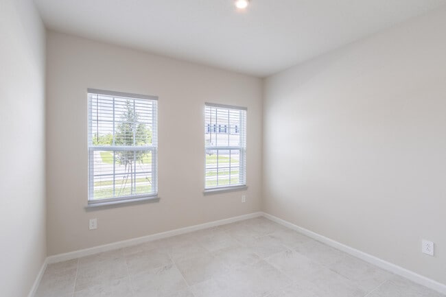Building Photo - 4389 Lago Cir
