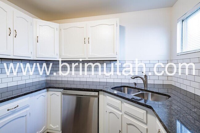 Building Photo - 1877 Osage Orange Ave S