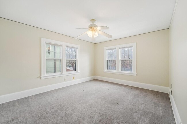 Building Photo - 661 Surrey Ave E