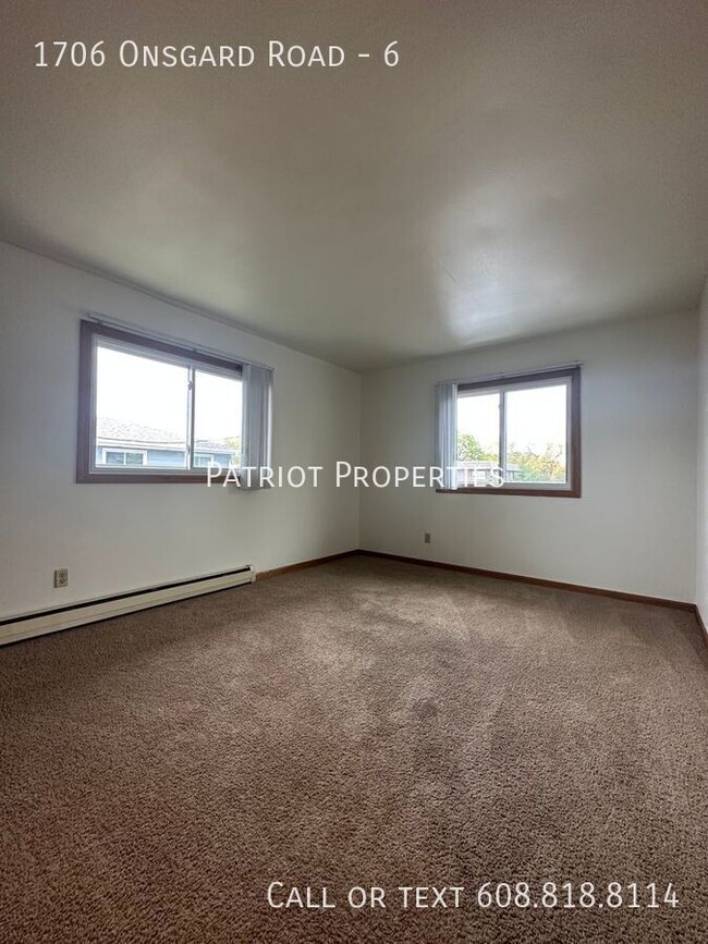 Building Photo - 2 bedroom/ 1 bath apartment in Madison, WI