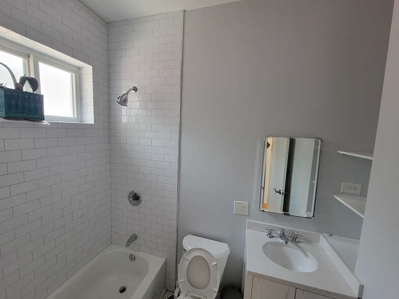 Building Photo - 3405 S Lituanica Ave
