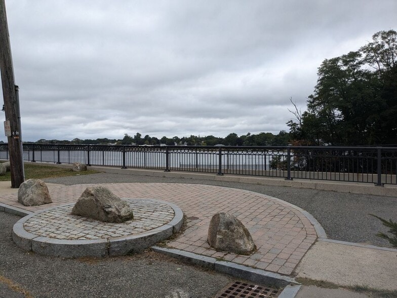 Building Photo - 18 Burnside St