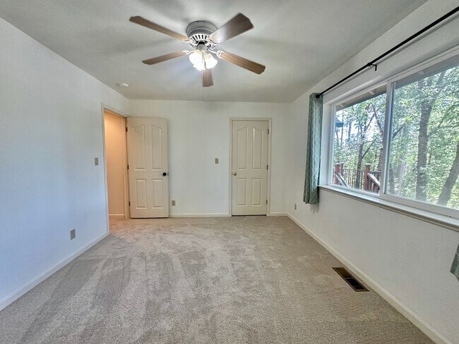 Building Photo - 122 Sterling Ct