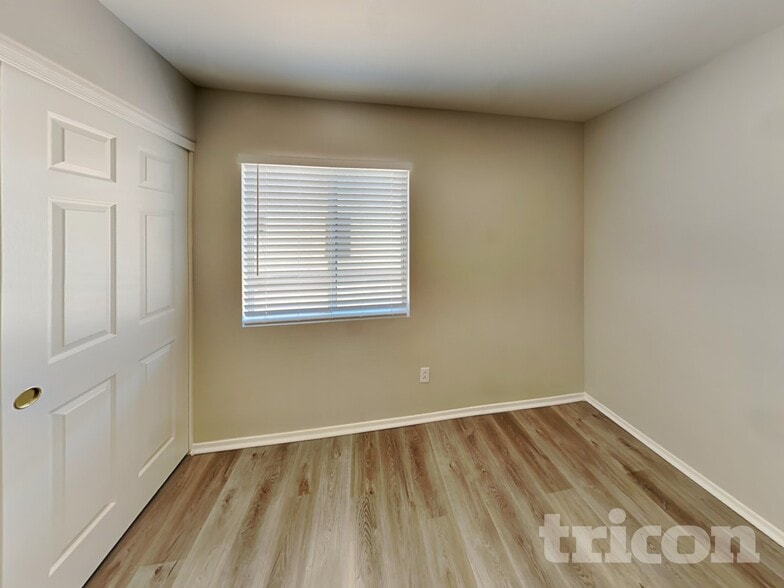 Building Photo - 12008 W Rosewood Dr