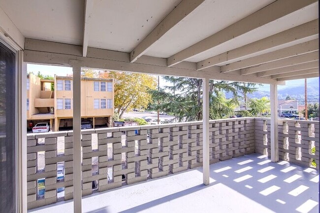 Building Photo - 3155 Montrose Ave