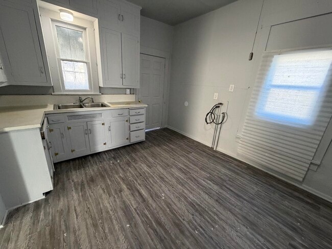 Building Photo - 1128 Chandler-