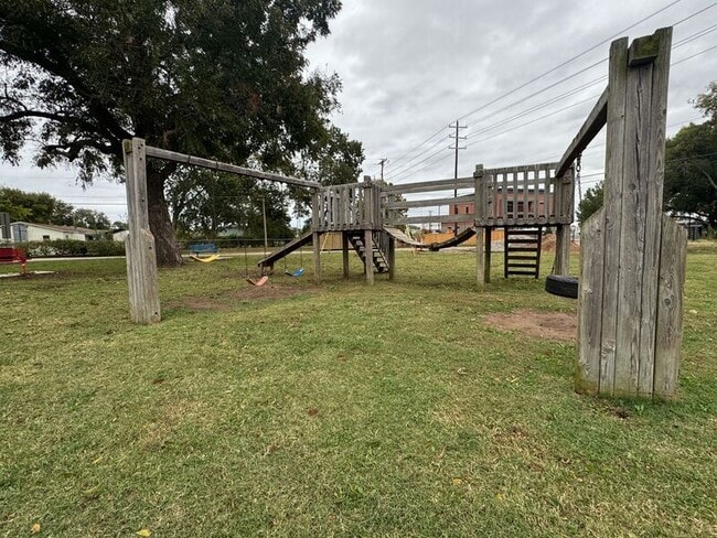 Building Photo - 610 W C St