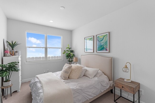 Building Photo - 502 W Donovan St