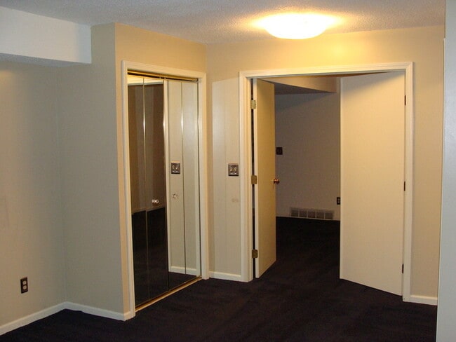 Building Photo - Bradford Place 2 Bedroom Condo