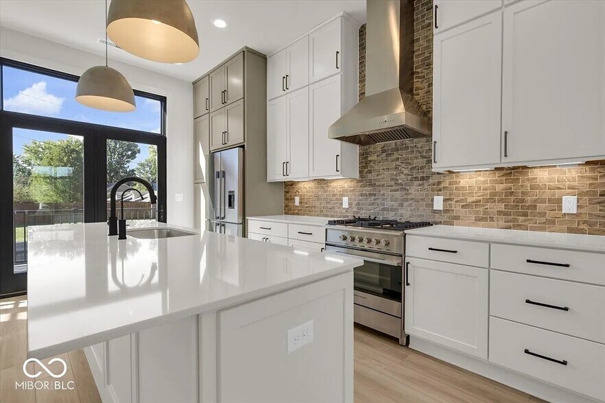 kitchen - 675 E 16th St