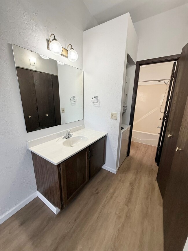 Building Photo - 83 Peachtree Ln