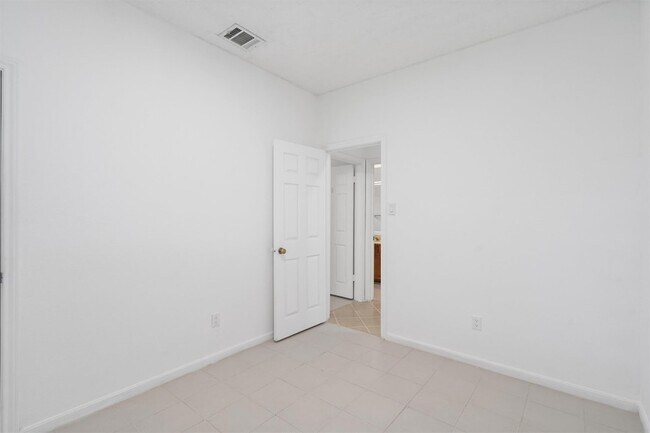 Building Photo - 1708 Woodwind Ln