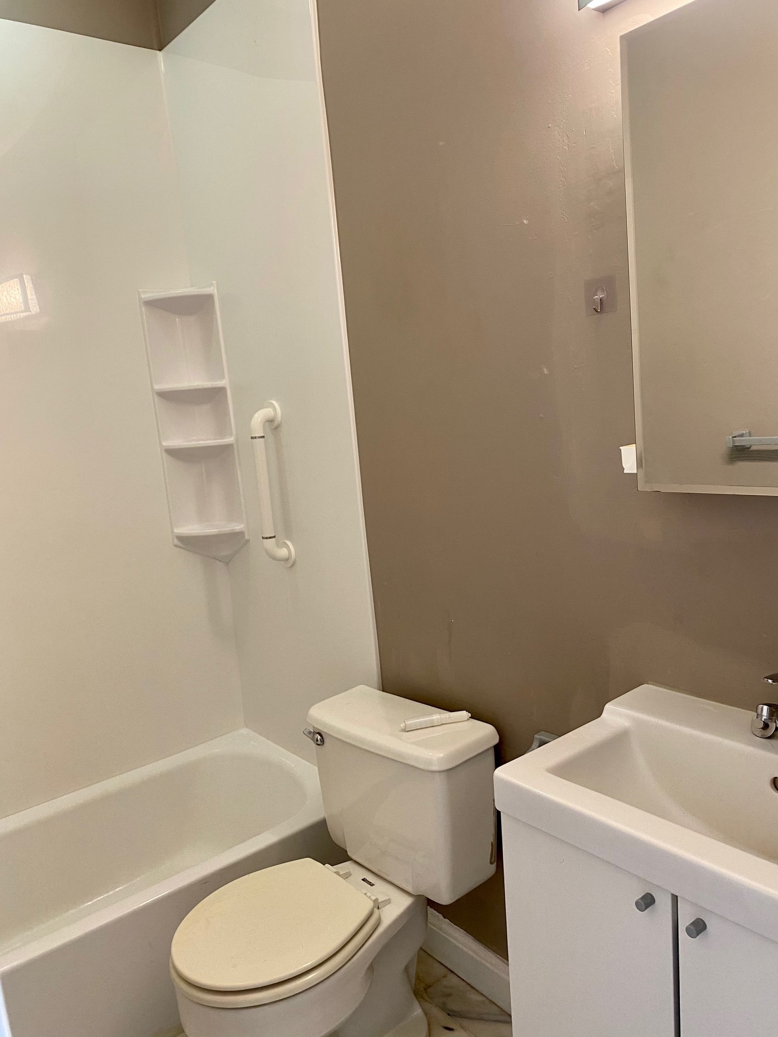 Building Photo - 354 Marlborough St