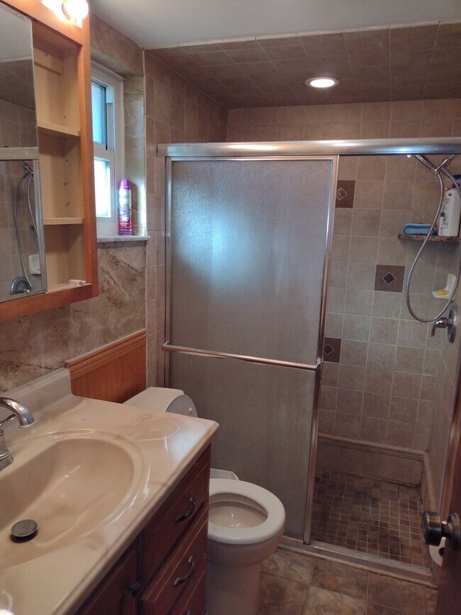 Building Photo - 3 - 2 in Fruitland Park