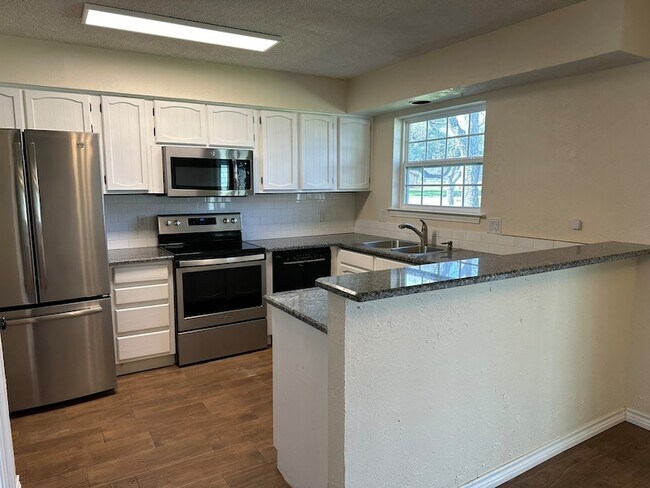 Building Photo - 204 E Rucker St