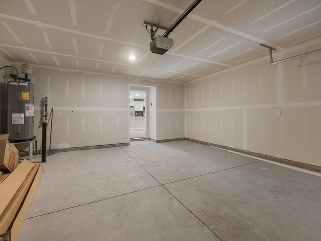 Building Photo - Modern 5BR Home with Quartz Kitchen & Open...
