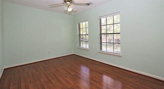 Building Photo - 10419 Pearl Dr