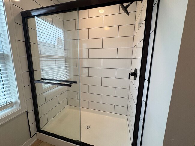 Building Photo - 1234-1236-1236 Summit St