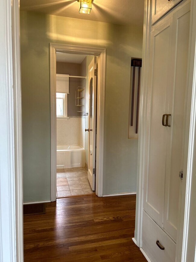 Building Photo - 2 Bedroom 1 Bathroom Home for Rent