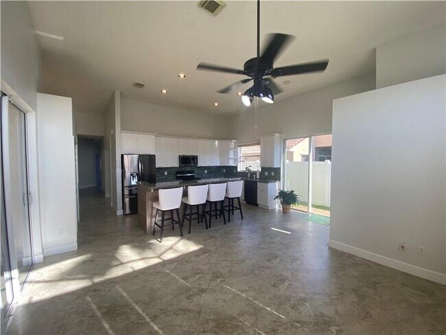 Building Photo - 327 SW 188th Terrace