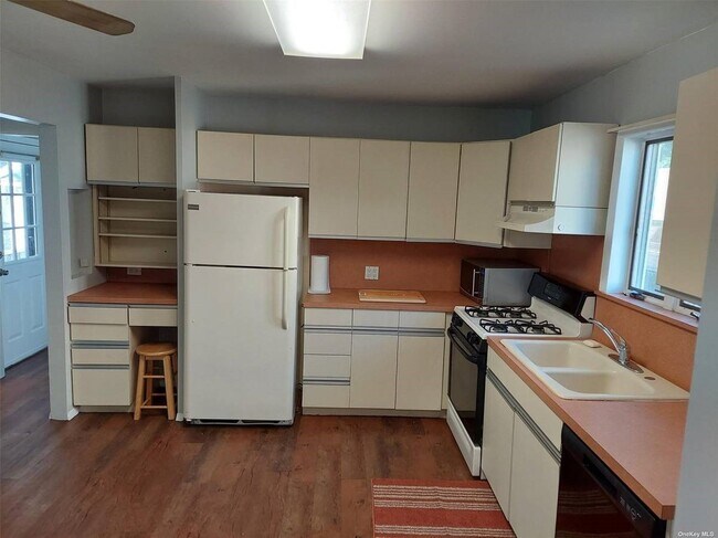 Kitchen - 2992 Grand Blvd