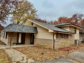 Building Photo - 18104 Paxton Ave