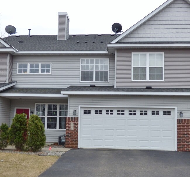 Primary Photo - 3 br 3 bath town home