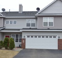 Building Photo - 3 br 3 bath town home