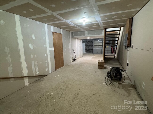 Building Photo - 7939 Holly Hill Rd